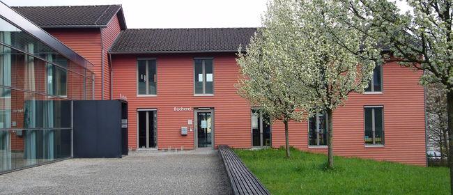 Bücherei im Frühling