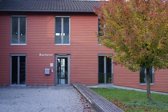 Bücherei im Herbst
